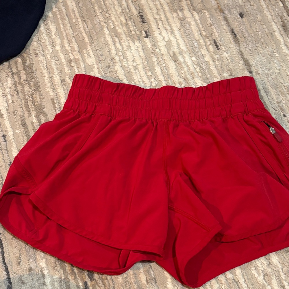 lululemon shorts size 6 mid rise 4”